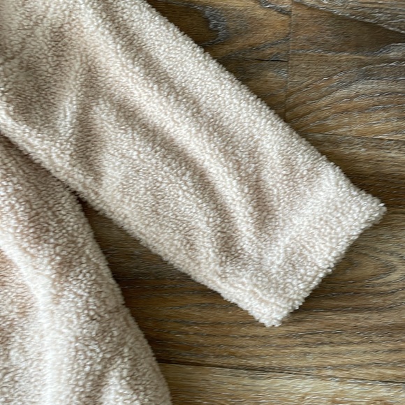 Tuckernuck Rollins Teddy Fleece Sherpa Pullover - Picture 3 of 10